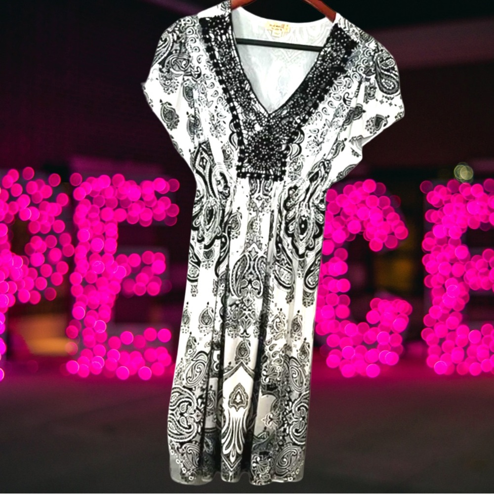 World Unity Women’s plus-size White & Black Stretchy Embellished Dress💜💜2X